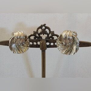 vintage Lisner clip on gold tone Spiral Design earrings..